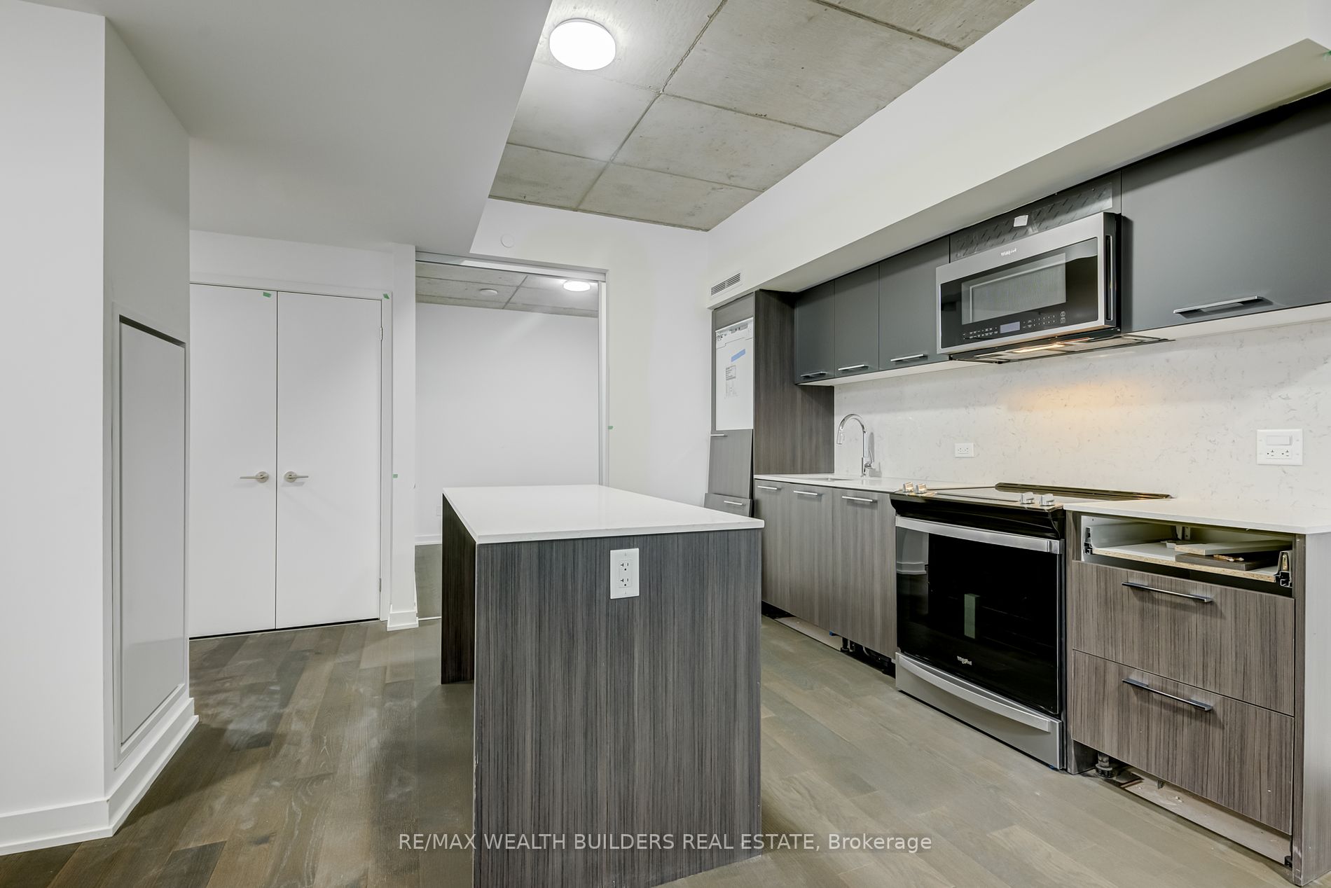 665 Queen St E 14 Property Photo 4