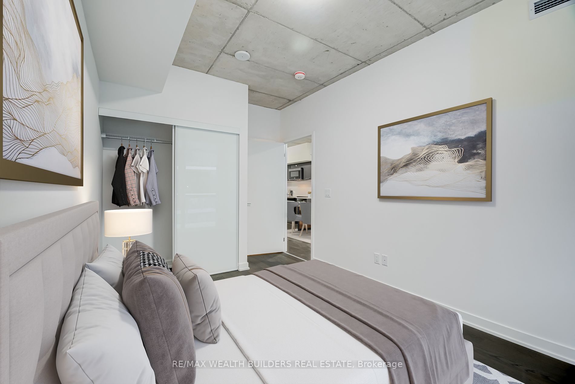 665 Queen St E 14 Property Photo 7