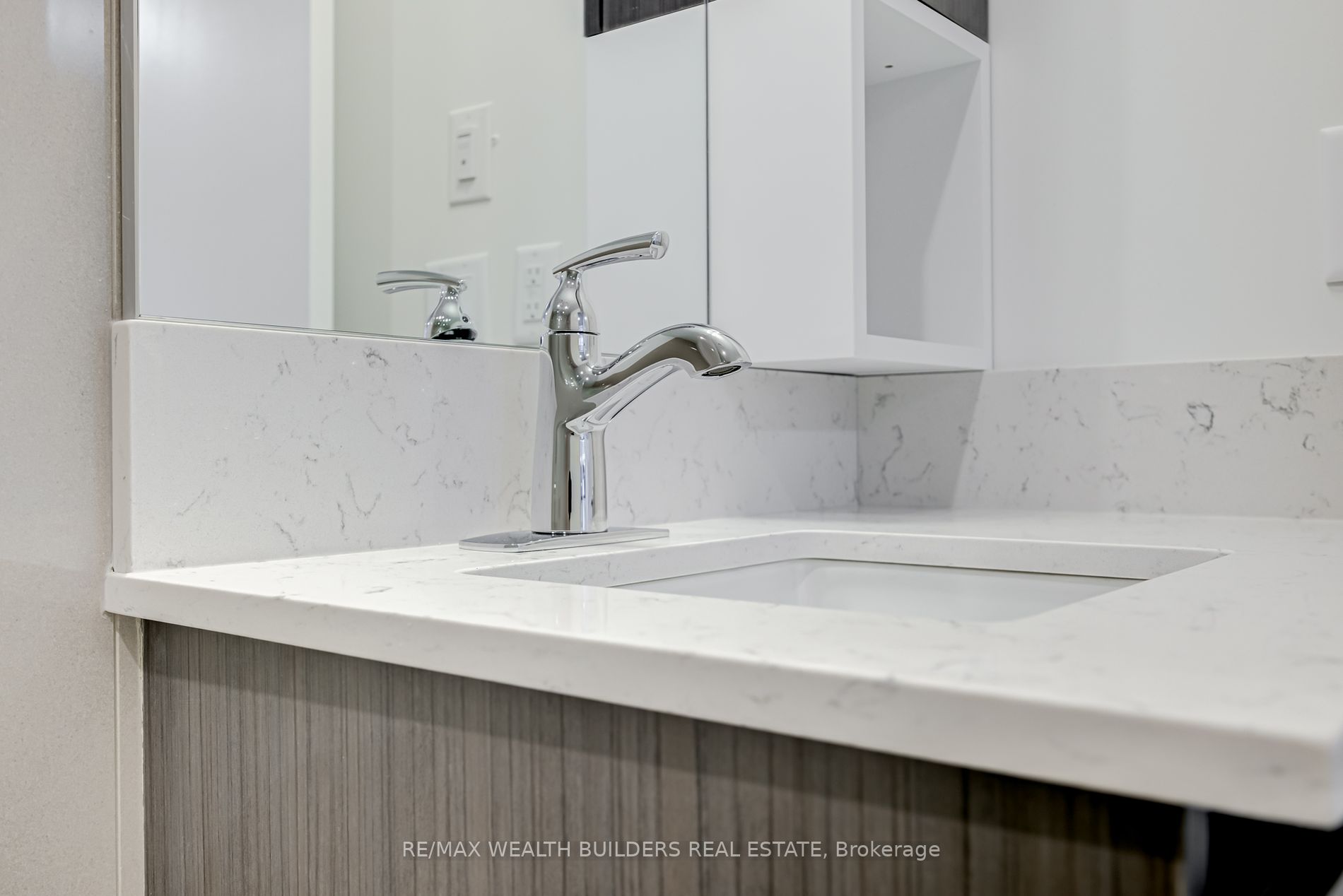 665 Queen St E 14 Property Photo 11