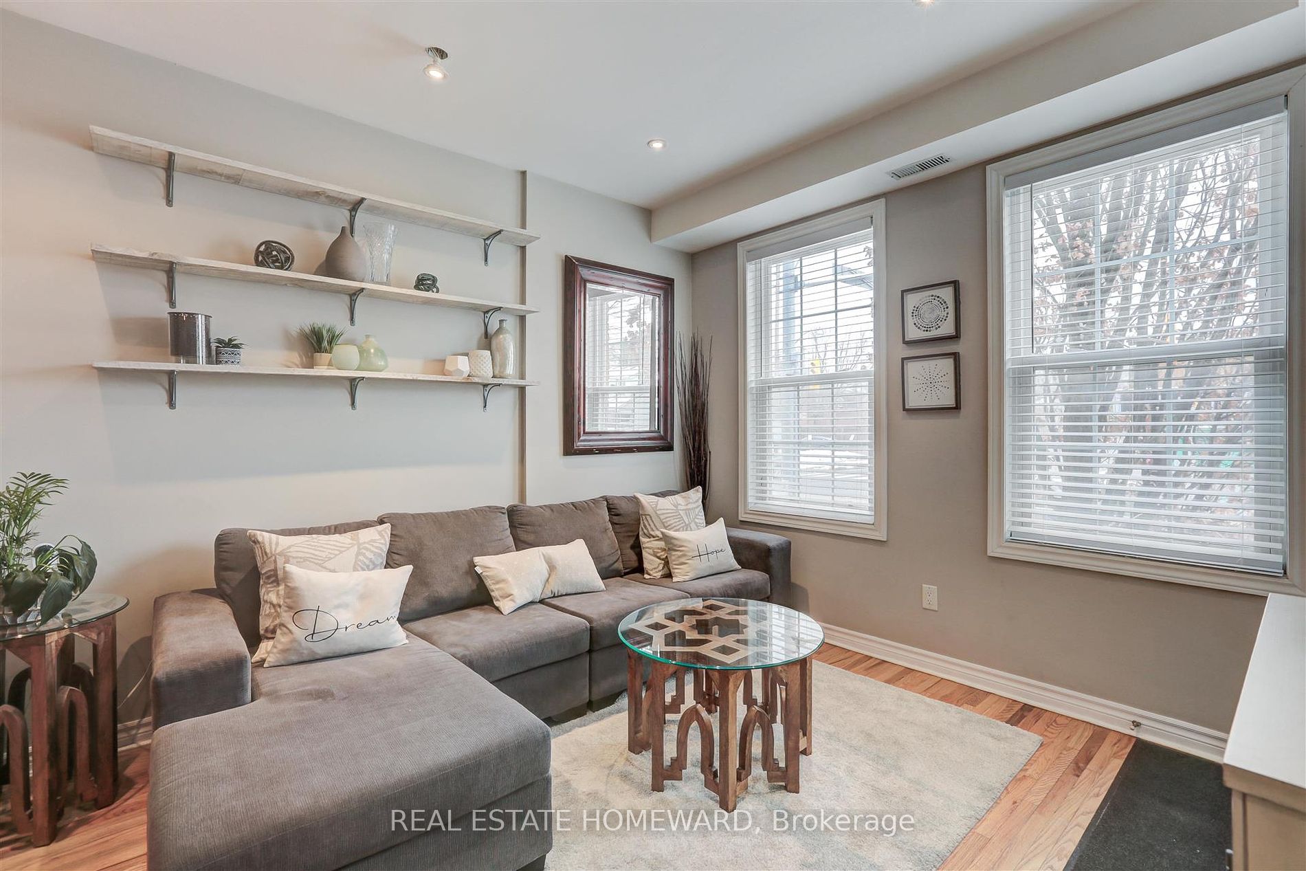 80 B Coxwell Ave 6 Property Photo 2