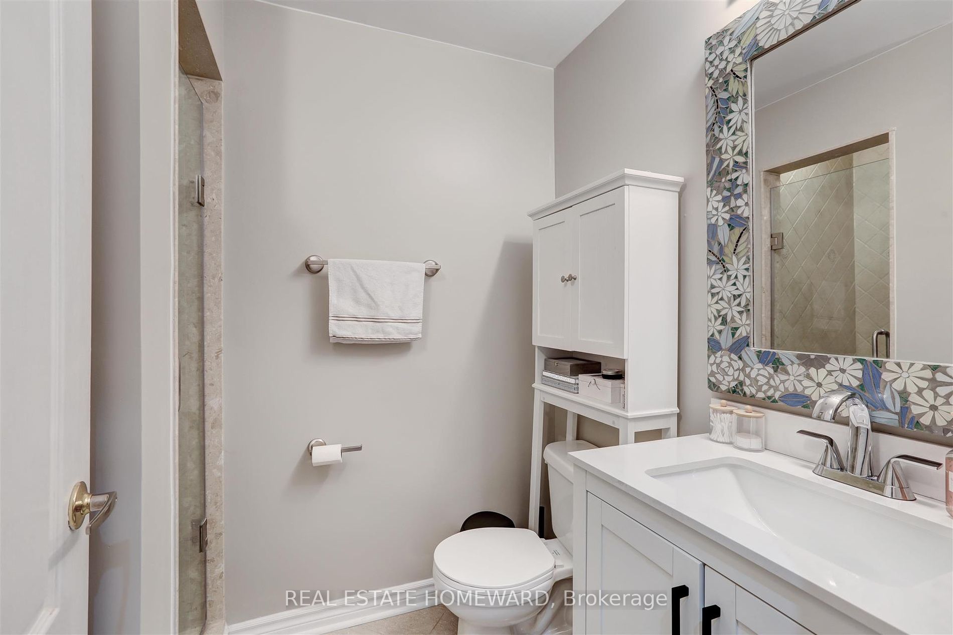 80 B Coxwell Ave 6 Property Photo 17