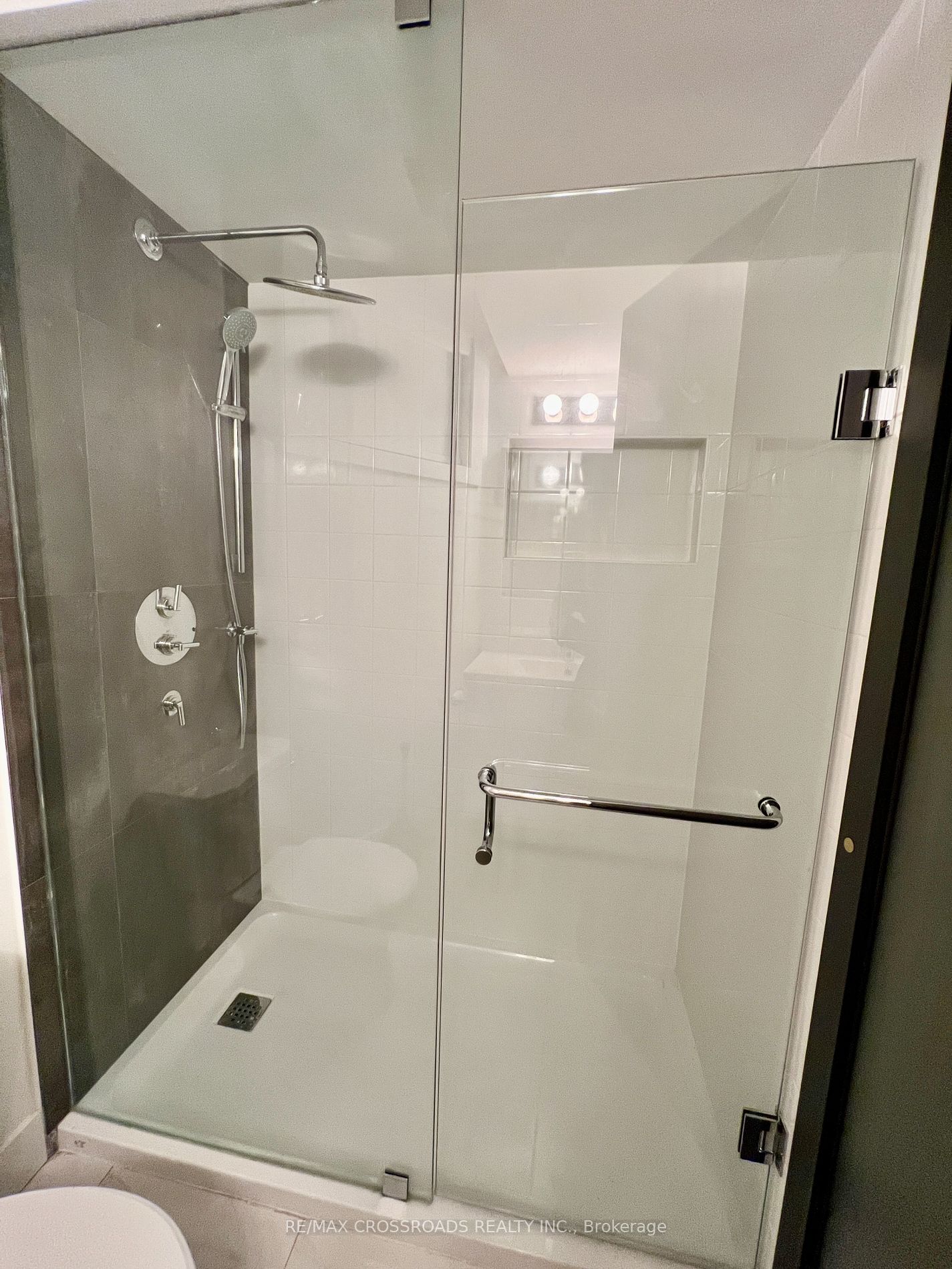 15 Milverton Blvd Property Photo 8