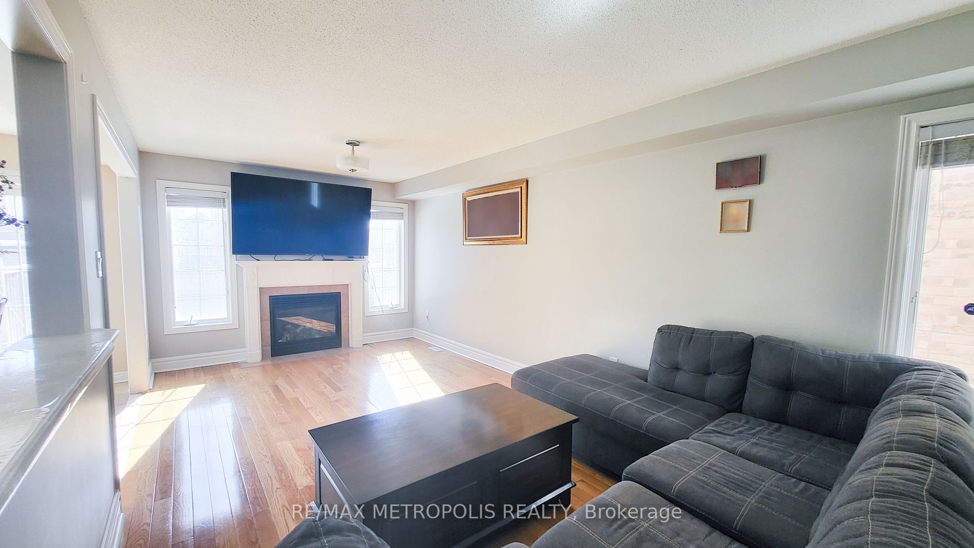 115 Atherton Ave Property Photo 2