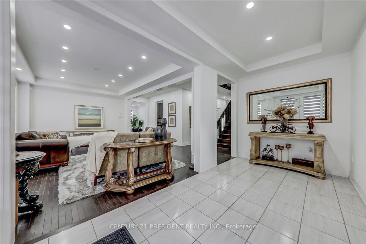 18 Blenheim Circ Property Photo 6