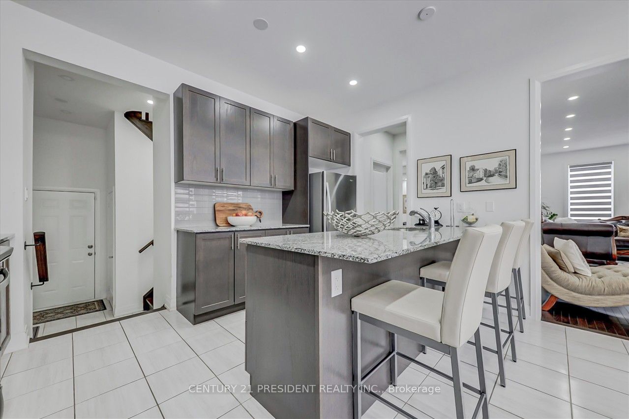 18 Blenheim Circ Property Photo 16