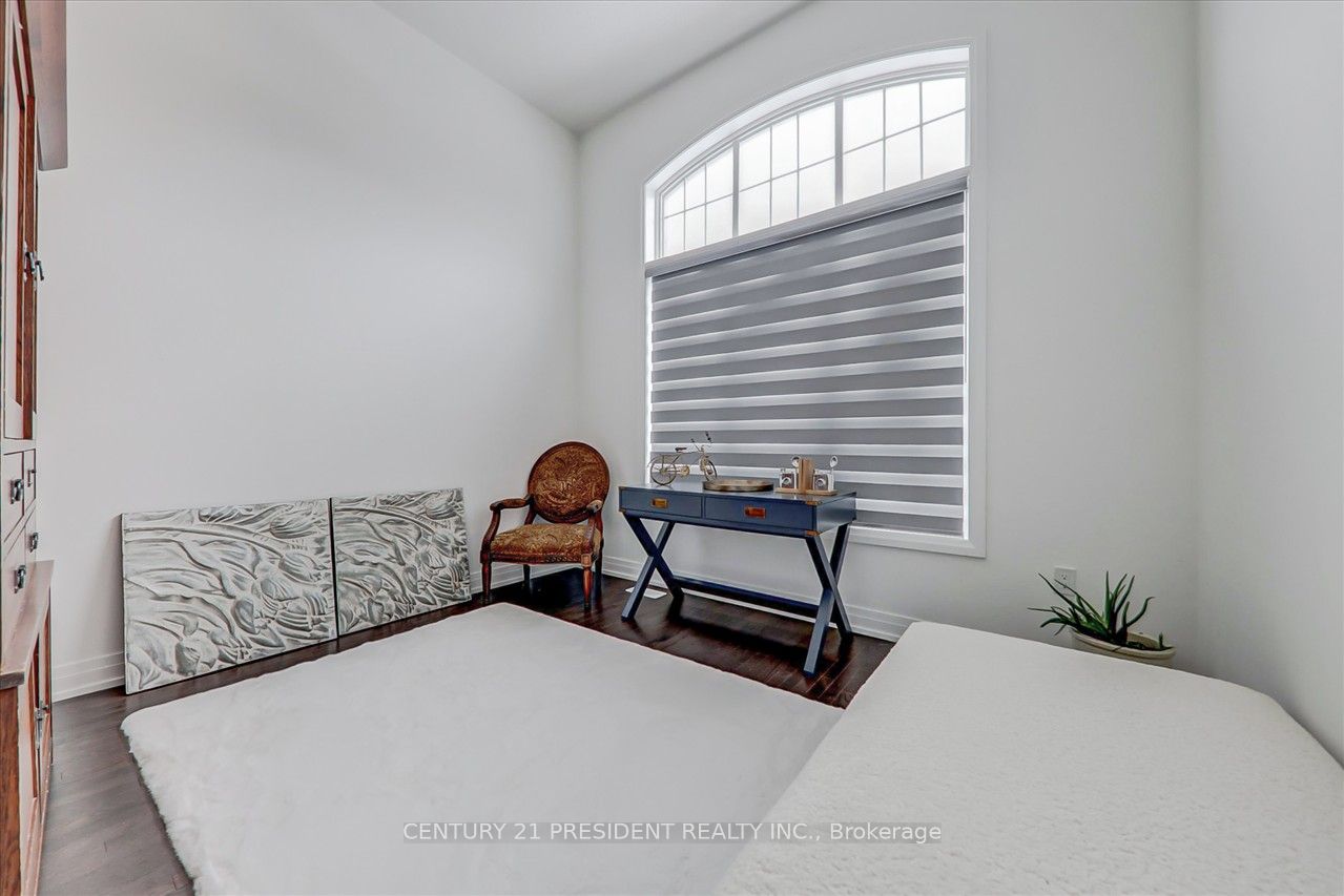 18 Blenheim Circ Property Photo 18