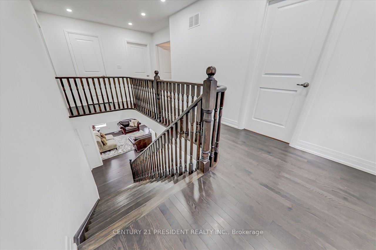 18 Blenheim Circ Property Photo 20