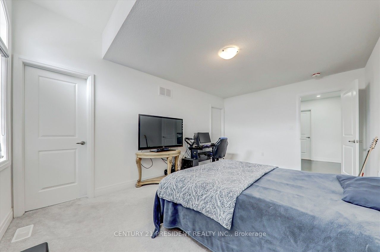 18 Blenheim Circ Property Photo 21