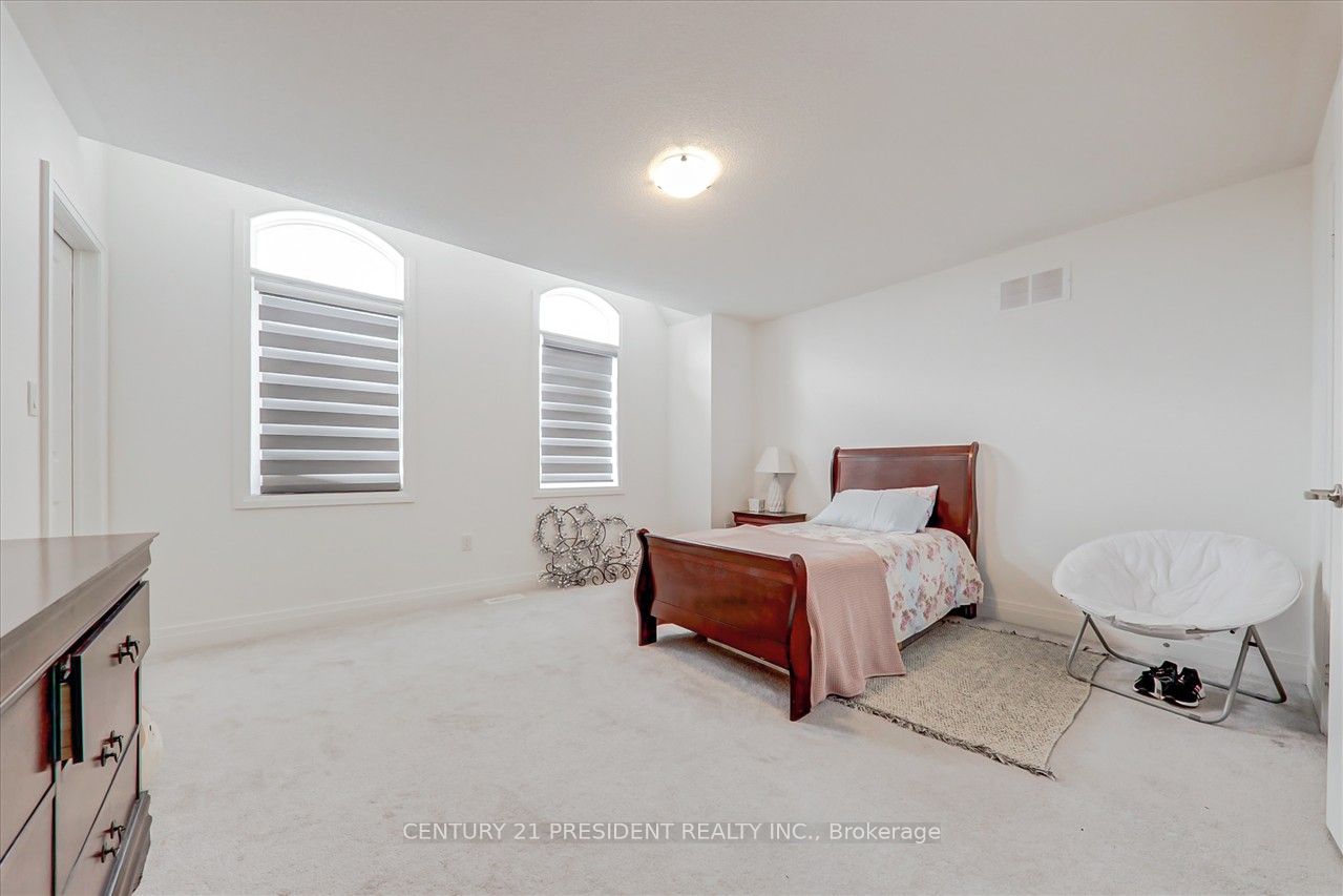 18 Blenheim Circ Property Photo 24