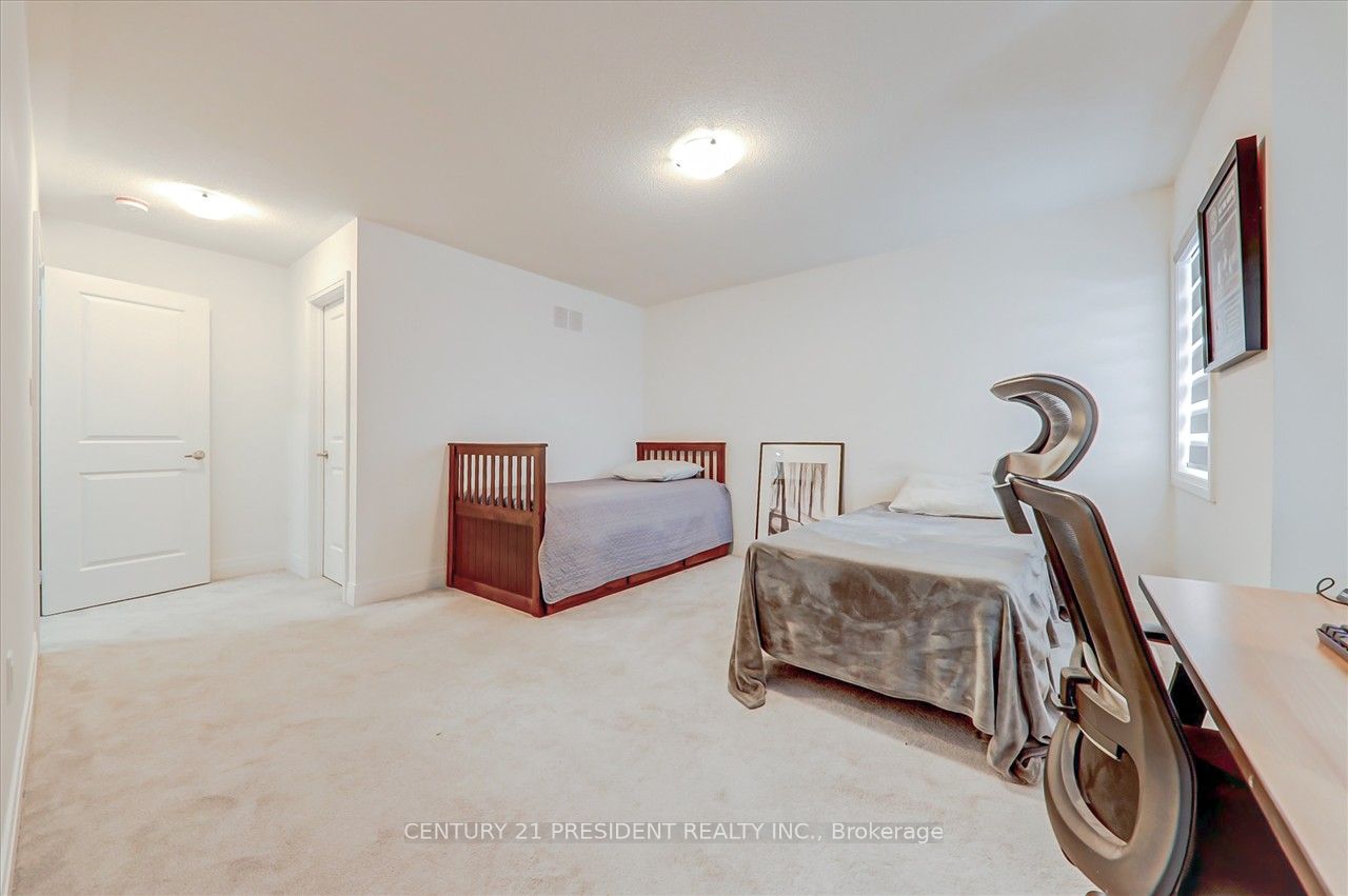 18 Blenheim Circ Property Photo 26