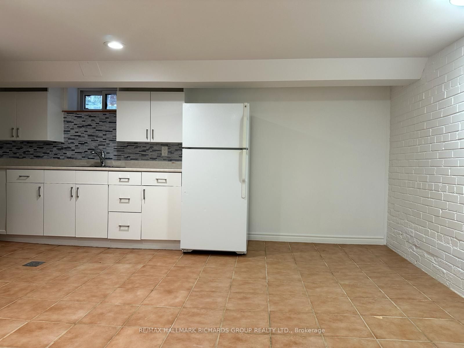15 Courcelette Rd Property Photo 2