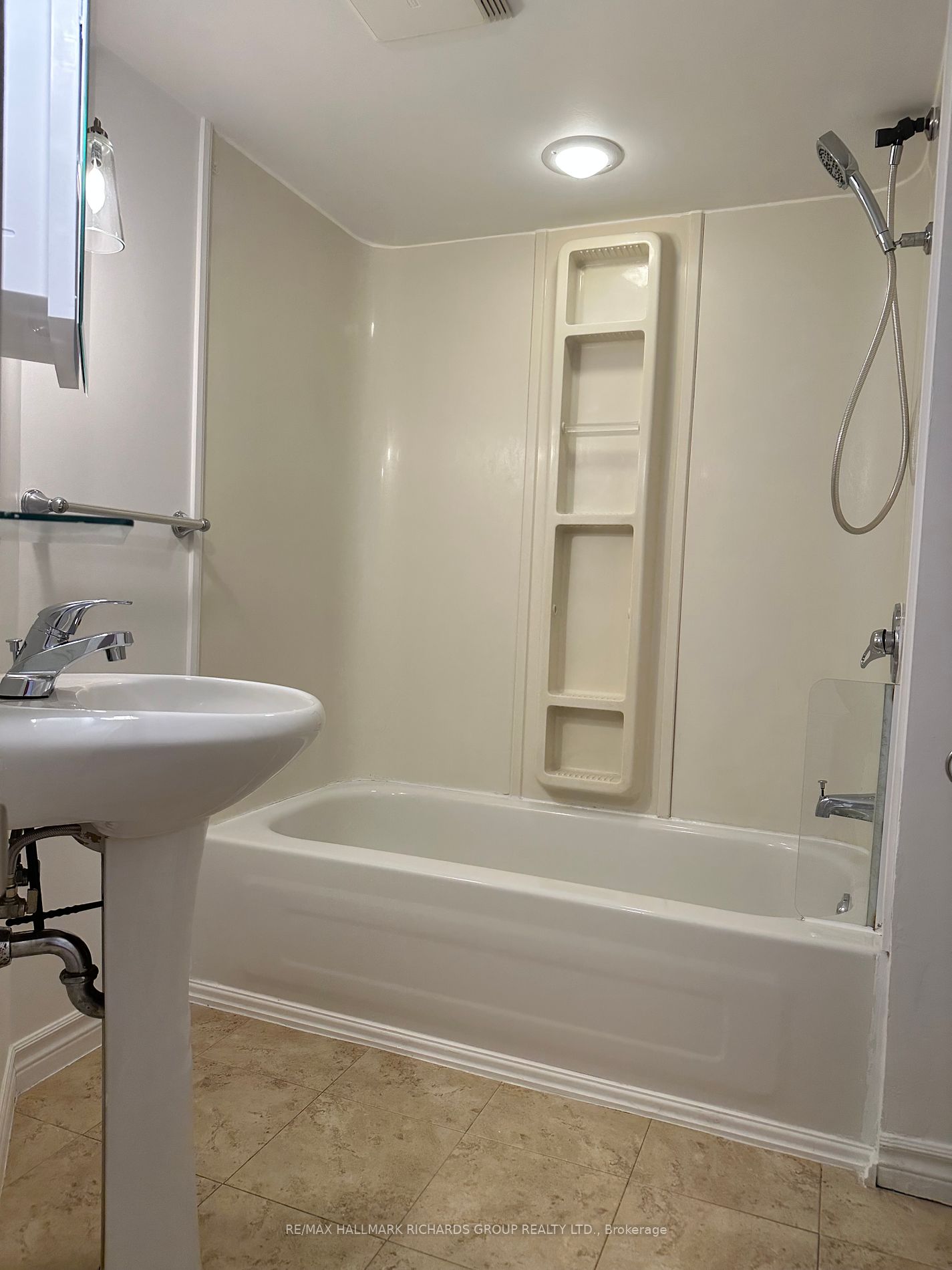 15 Courcelette Rd Property Photo 4