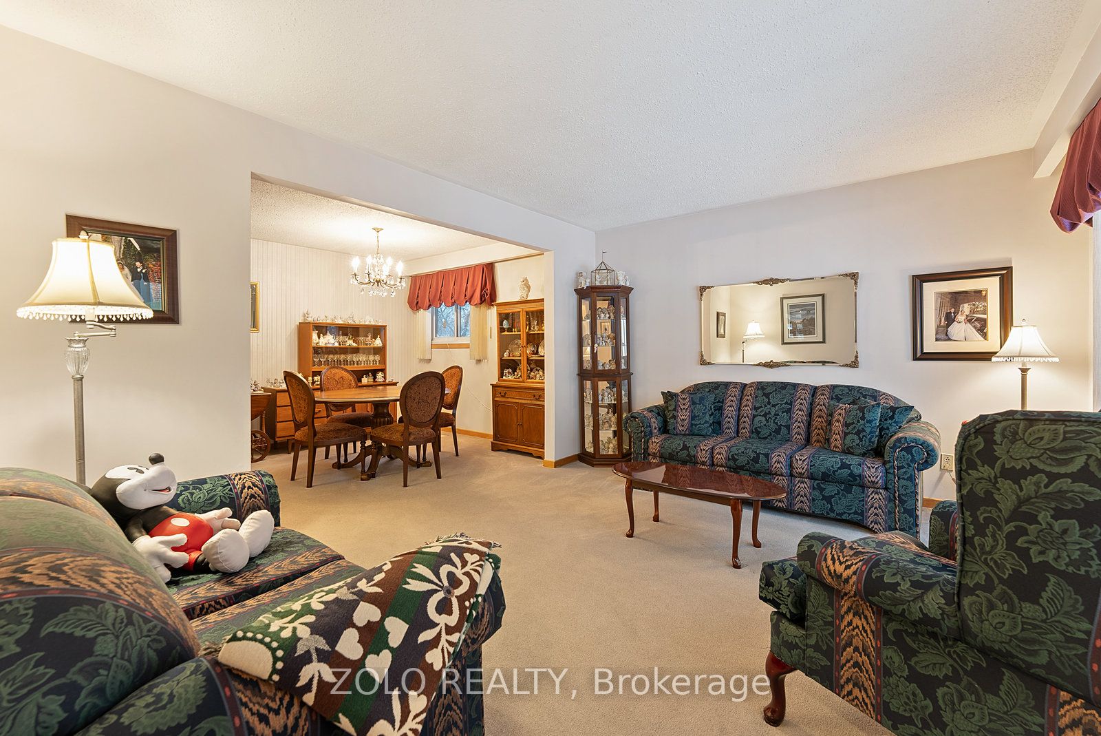 656 Sheppard Ave Property Photo 4