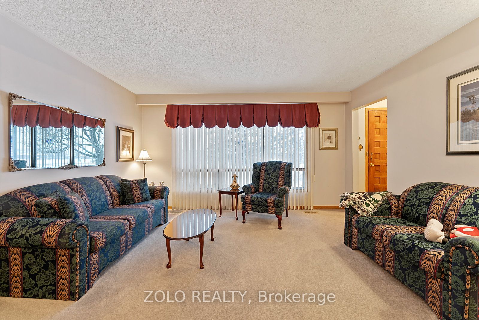 656 Sheppard Ave Property Photo 5