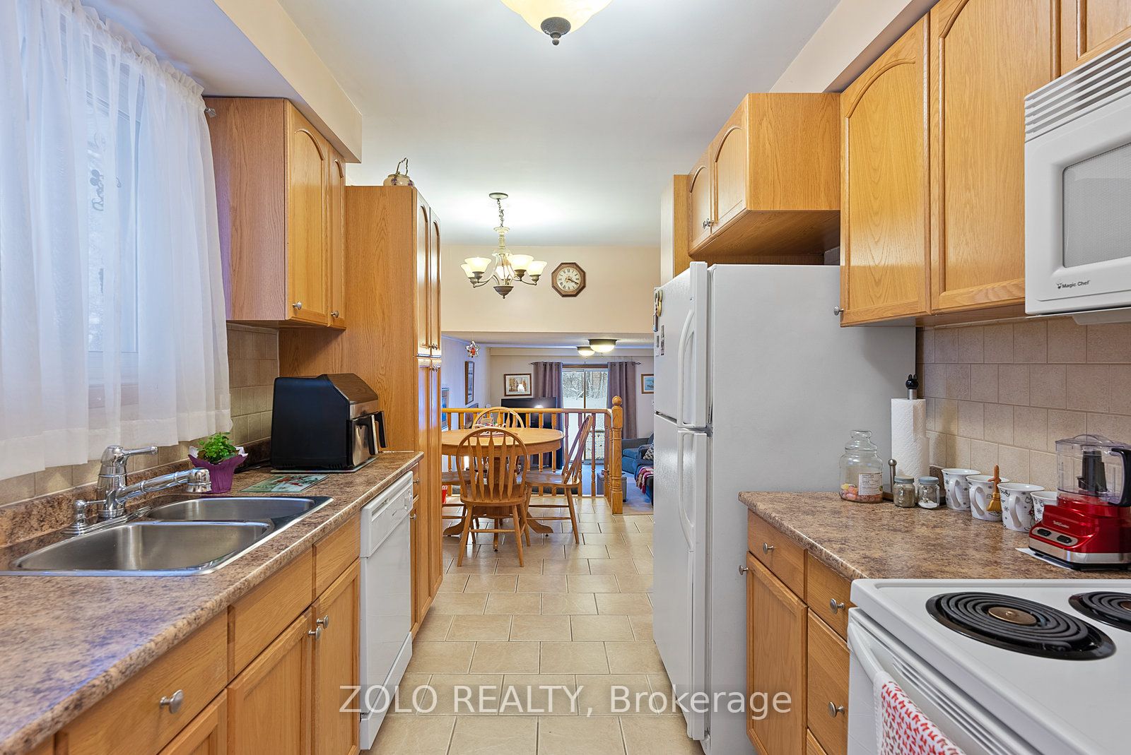 656 Sheppard Ave Property Photo 8