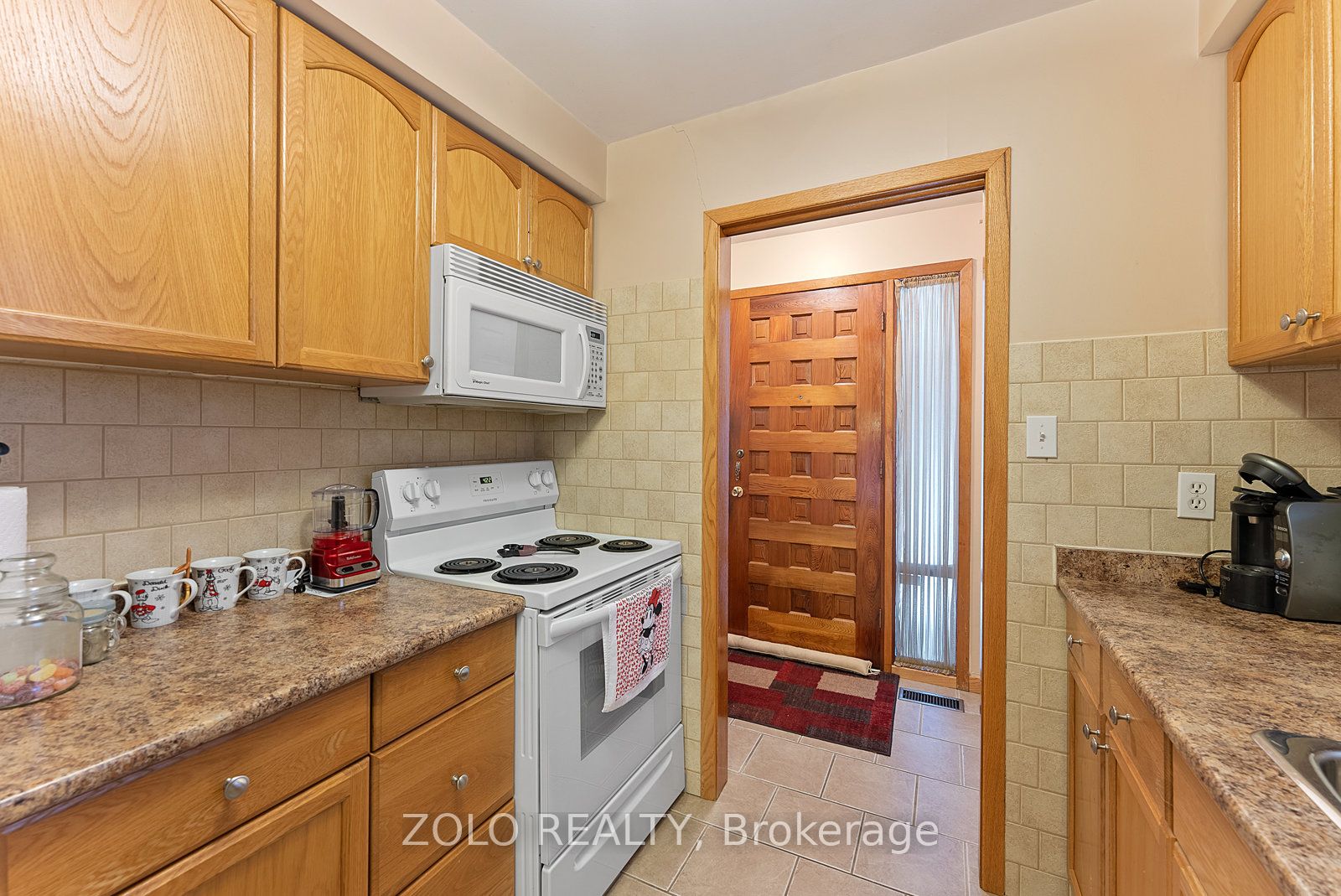 656 Sheppard Ave Property Photo 10