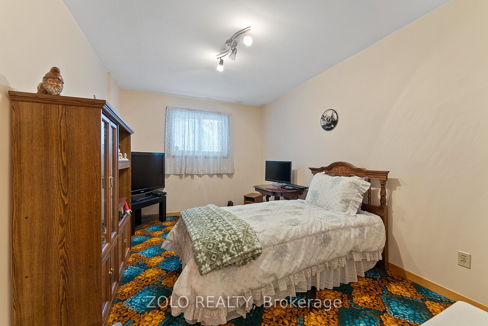 656 Sheppard Ave Property Photo 16