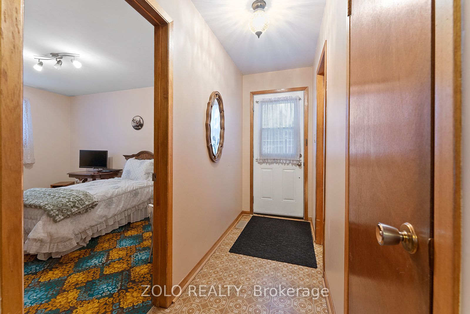 656 Sheppard Ave Property Photo 17