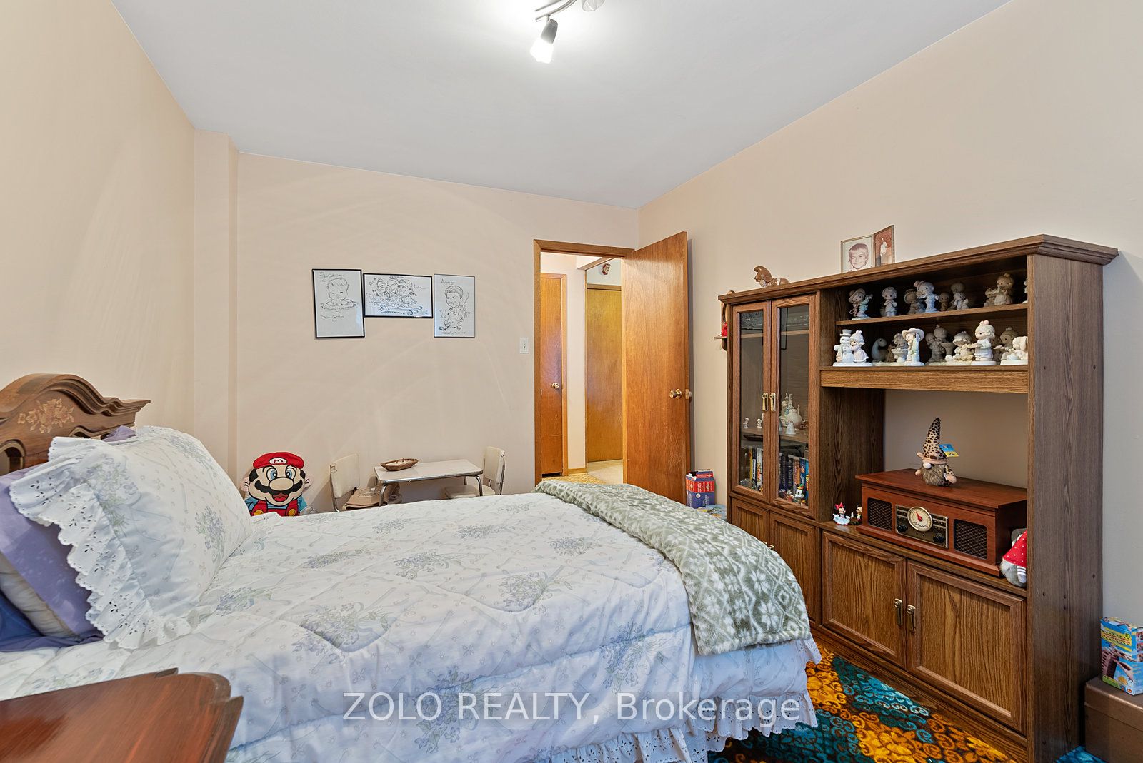 656 Sheppard Ave Property Photo 18