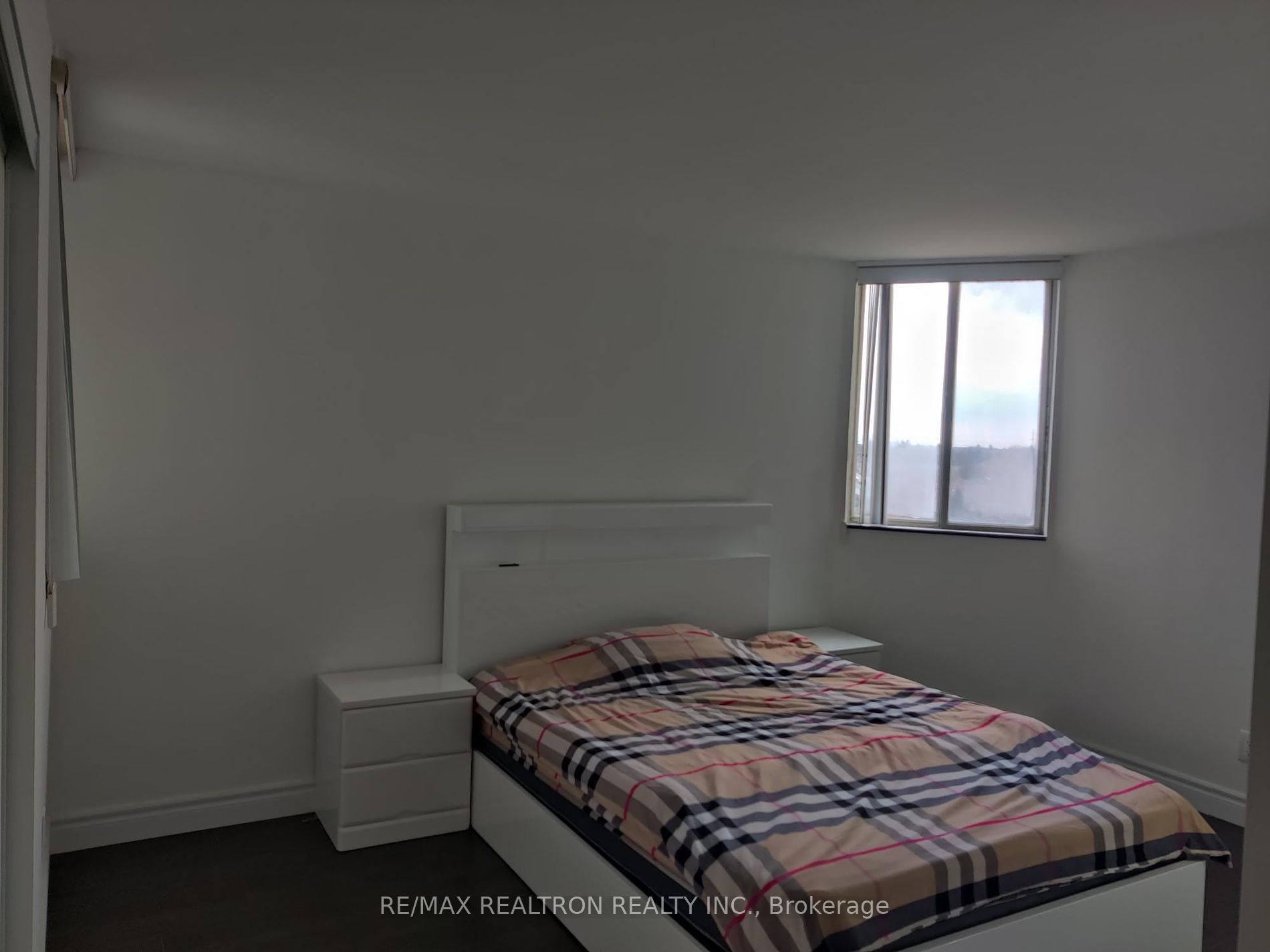 150 Alton Towers Circ 10 Property Photo 11