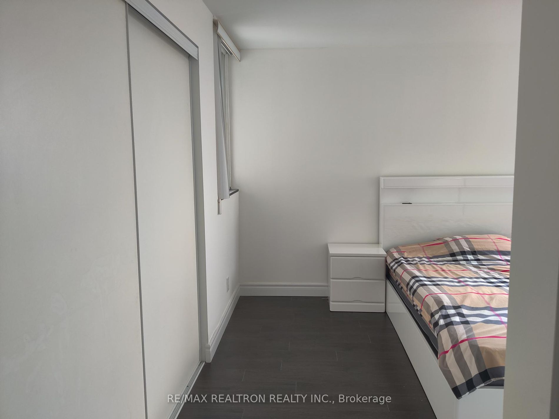 150 Alton Towers Circ 10 Property Photo 12
