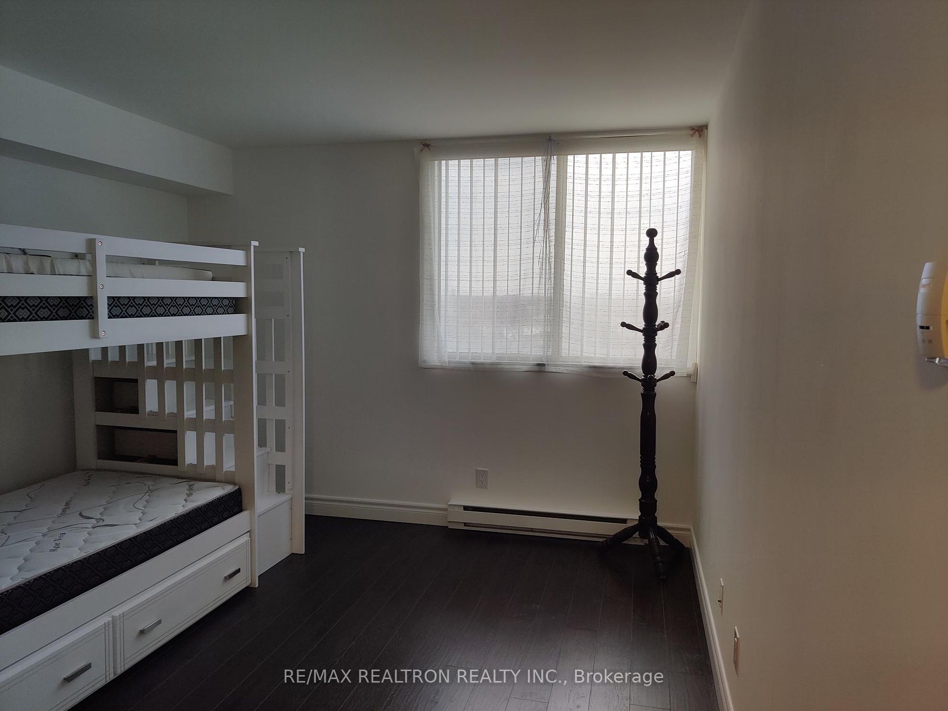 150 Alton Towers Circ 10 Property Photo 13