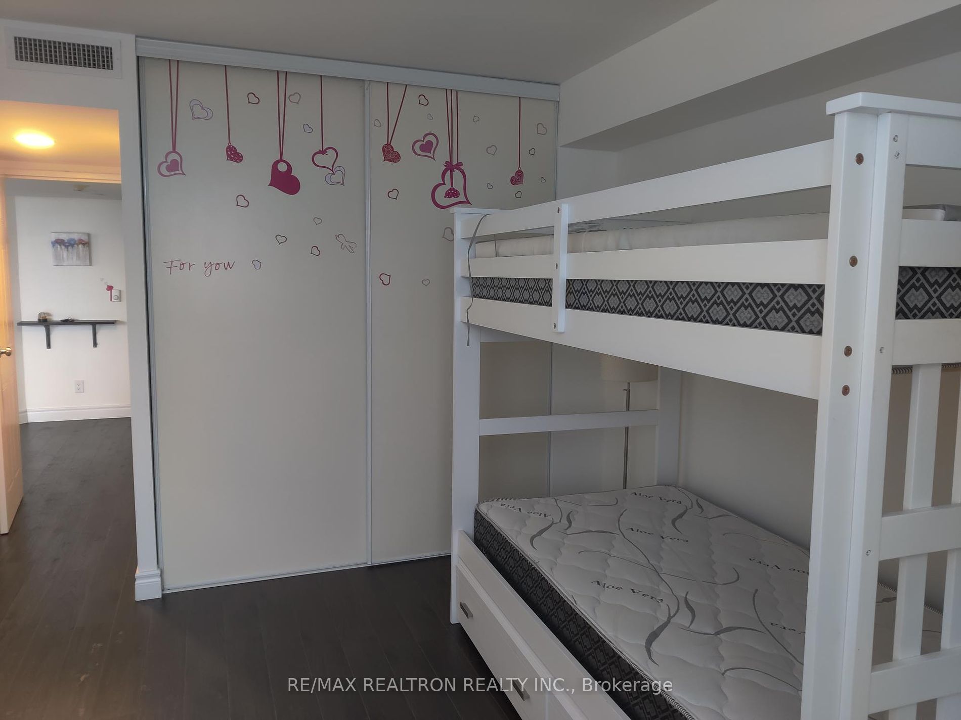 150 Alton Towers Circ 10 Property Photo 14