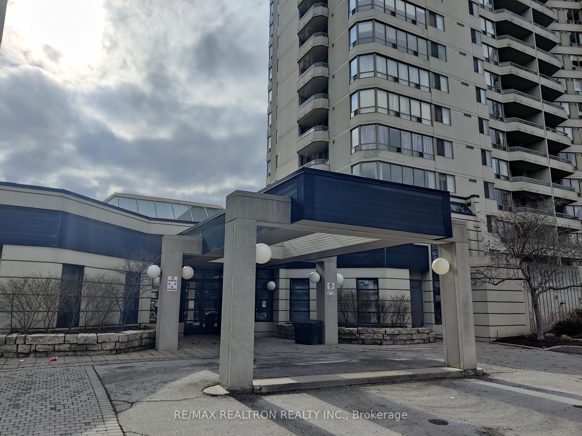 150 Alton Towers Circ 10 Property Photo 22