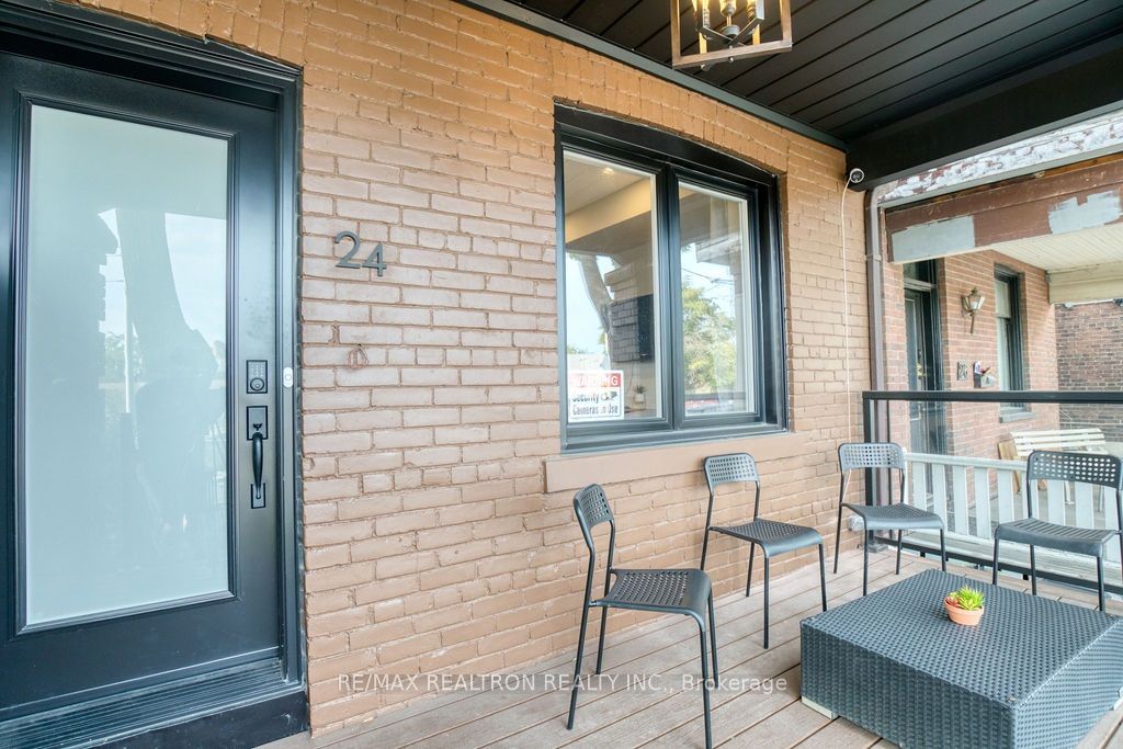 24 Erindale Ave Property Photo 3