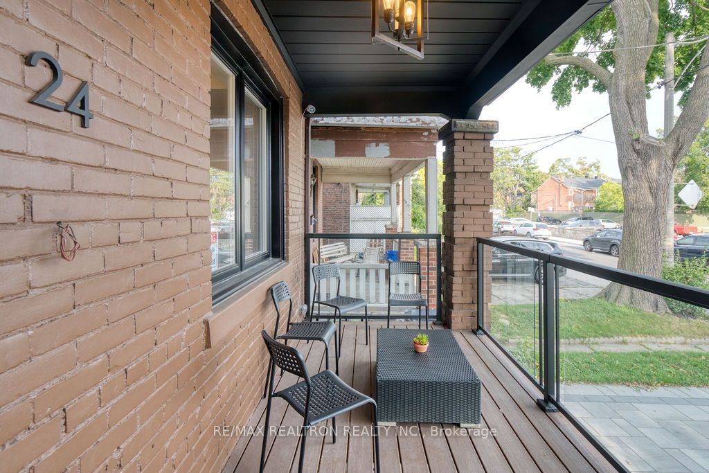 24 Erindale Ave Property Photo 4