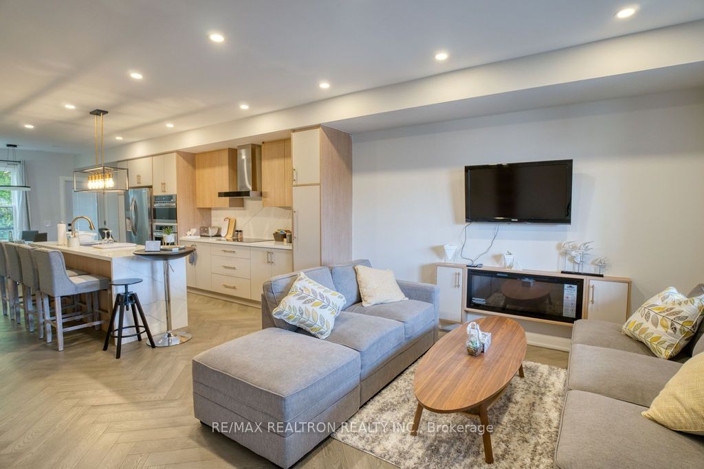 24 Erindale Ave Property Photo 6