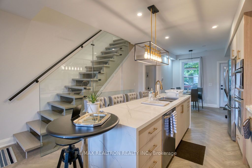 24 Erindale Ave Property Photo 10