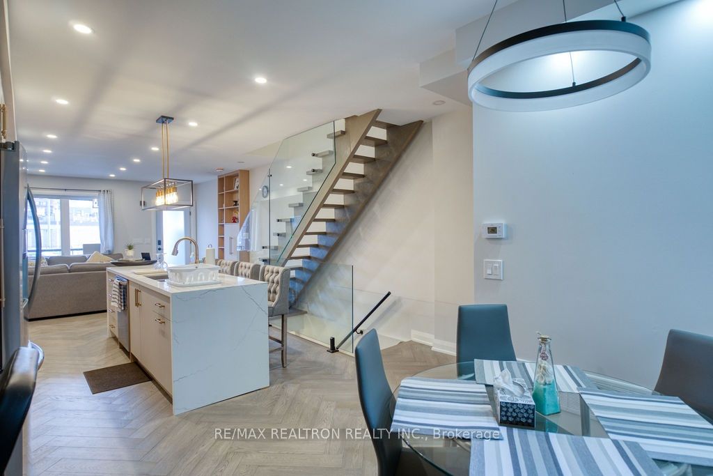 24 Erindale Ave Property Photo 13