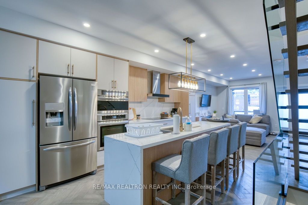 24 Erindale Ave Property Photo 16