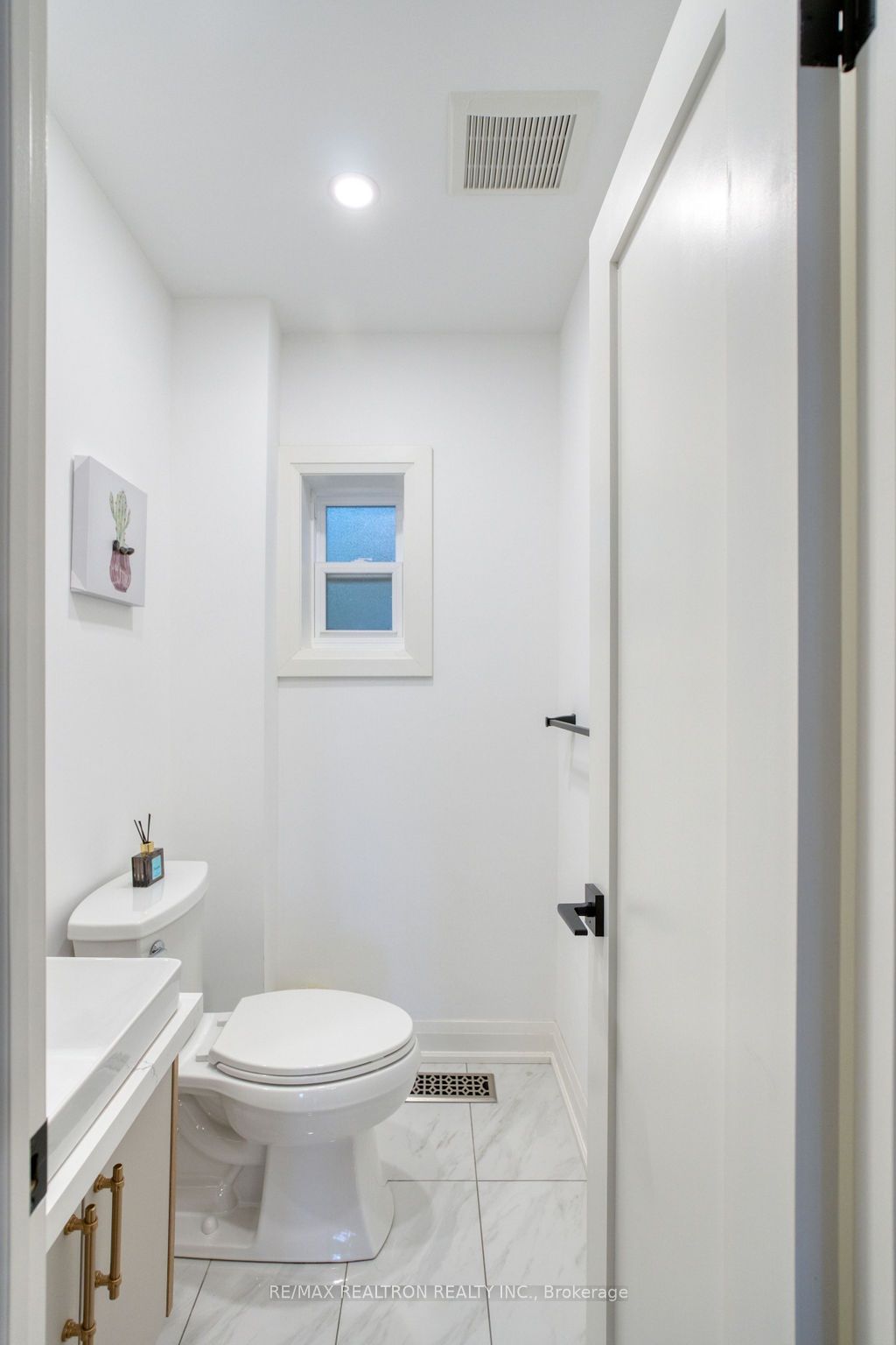 24 Erindale Ave Property Photo 18