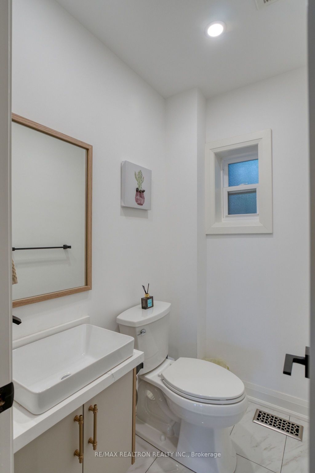 24 Erindale Ave Property Photo 19