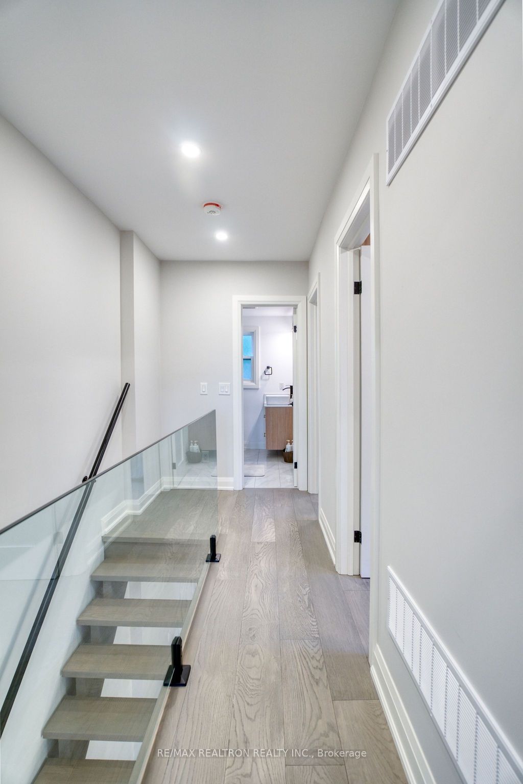 24 Erindale Ave Property Photo 26