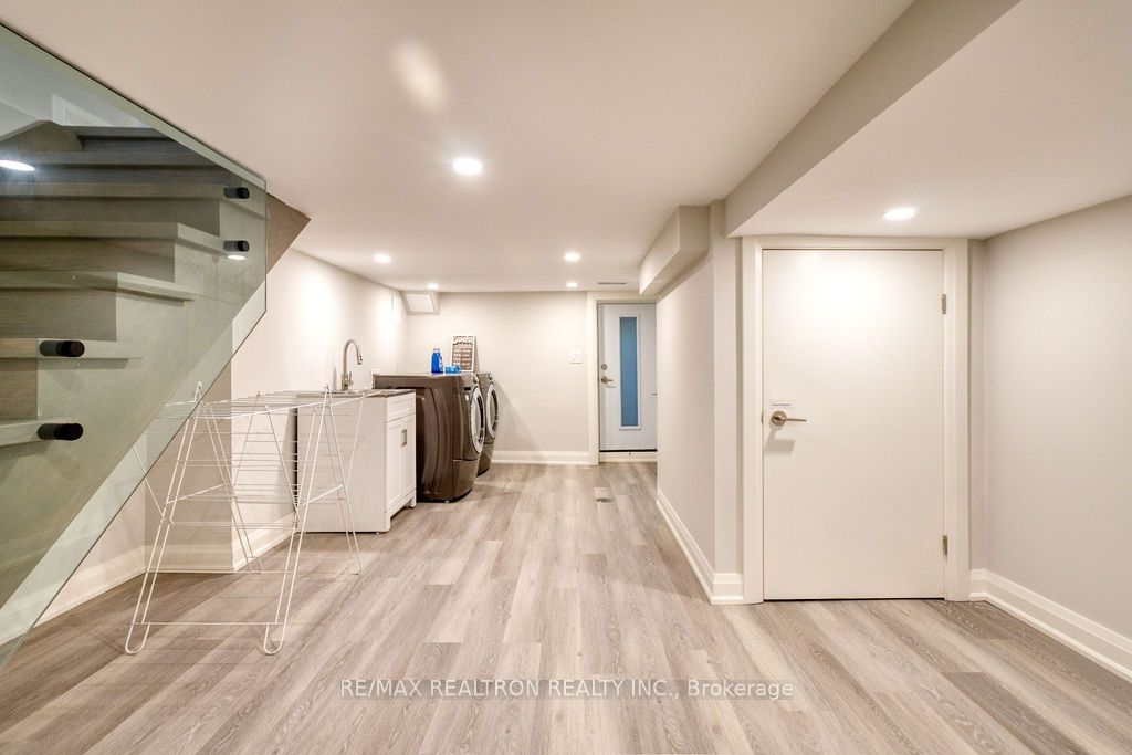 24 Erindale Ave Property Photo 36