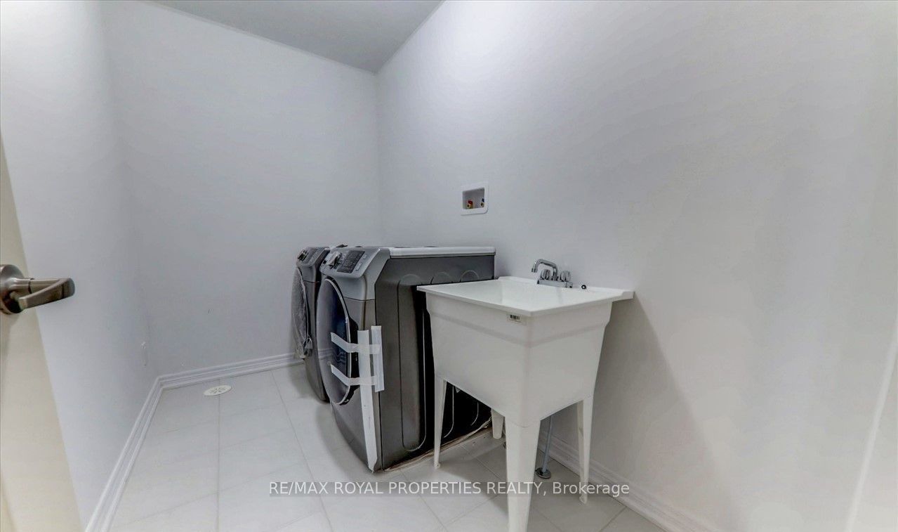 1091 Lockie Dr Property Photo 8