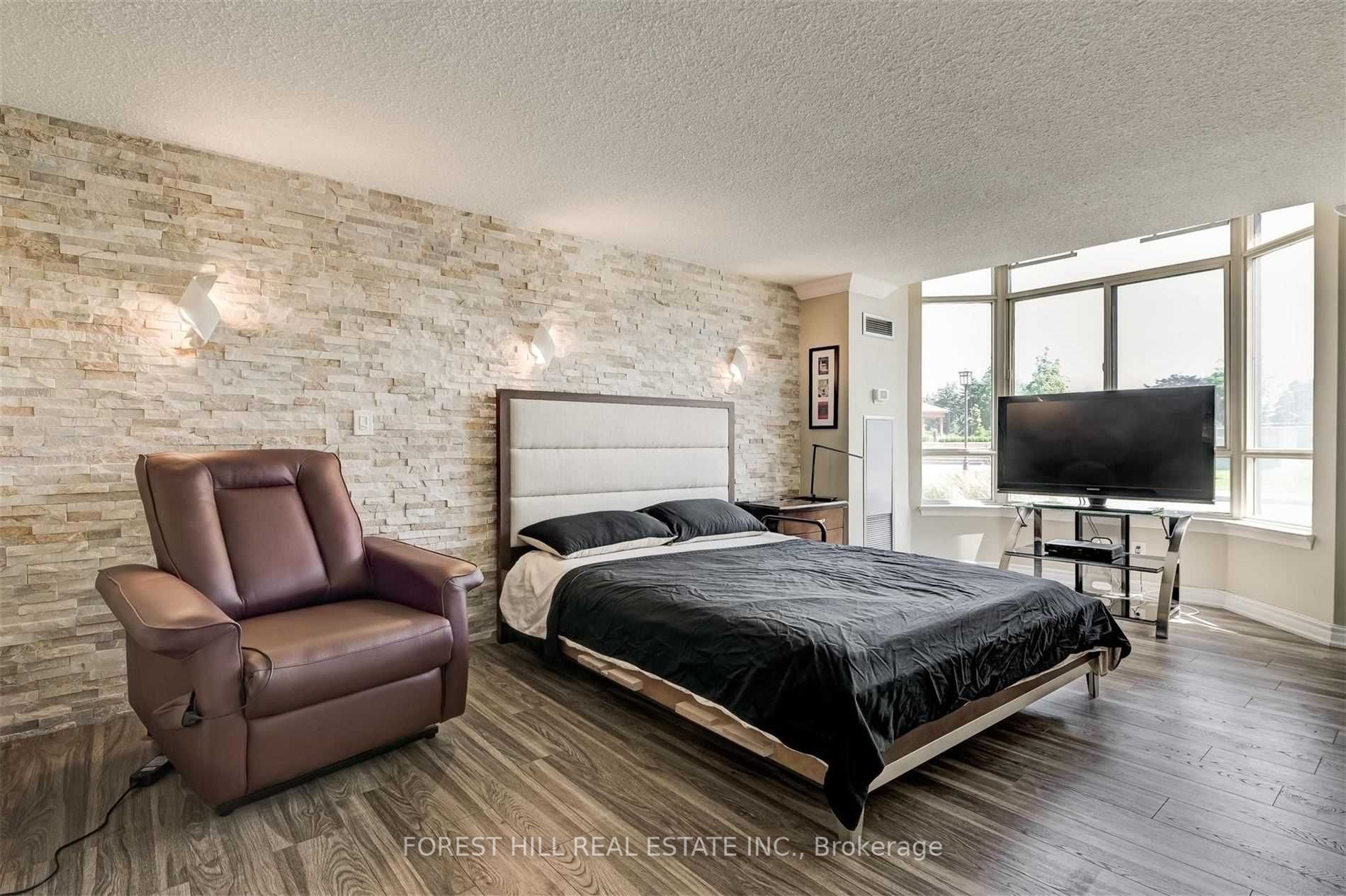 275 Bamburgh Circ 1 Property Photo 17
