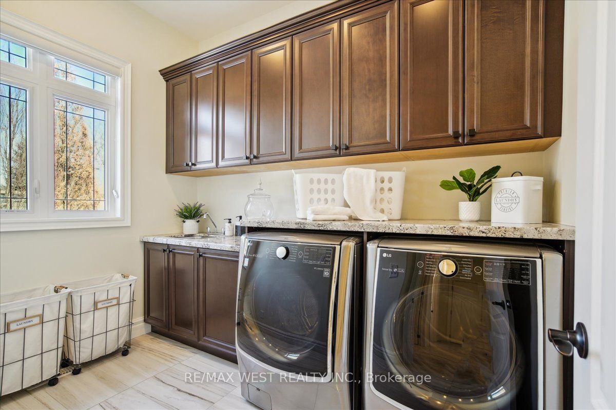 15 Monterey Crt Property Photo 12