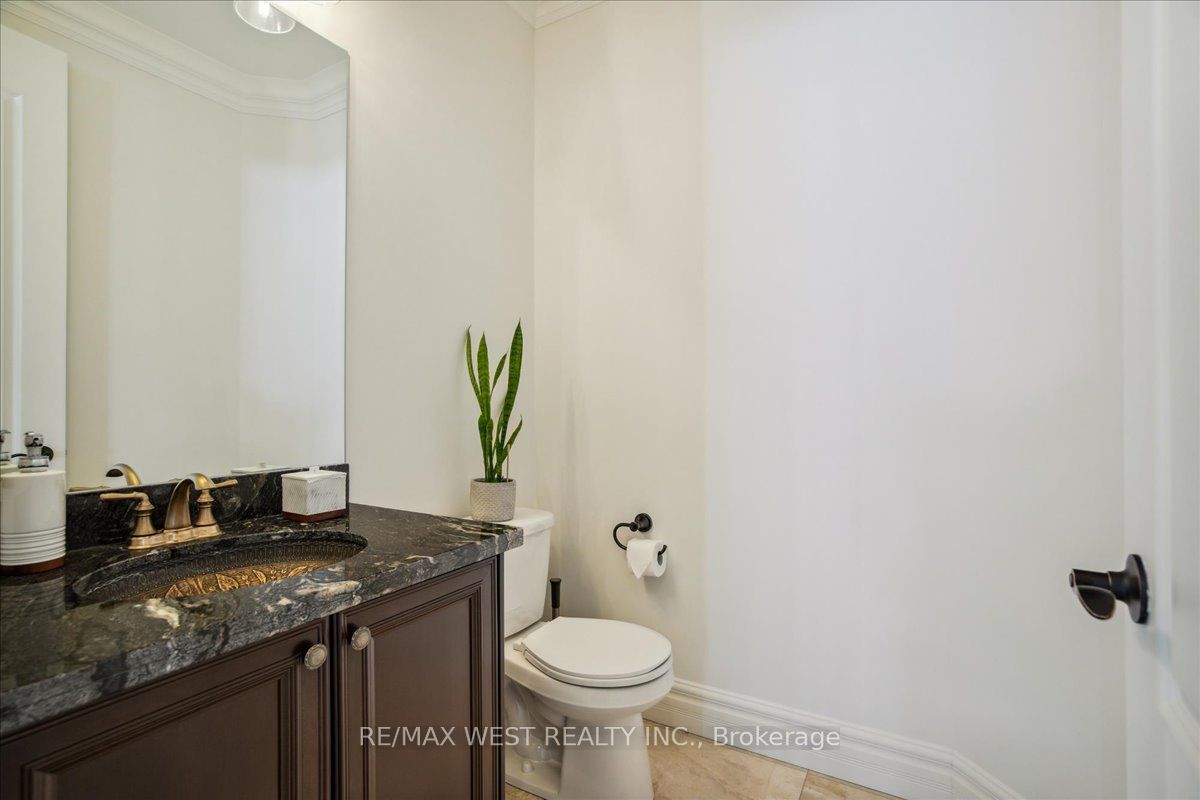 15 Monterey Crt Property Photo 14