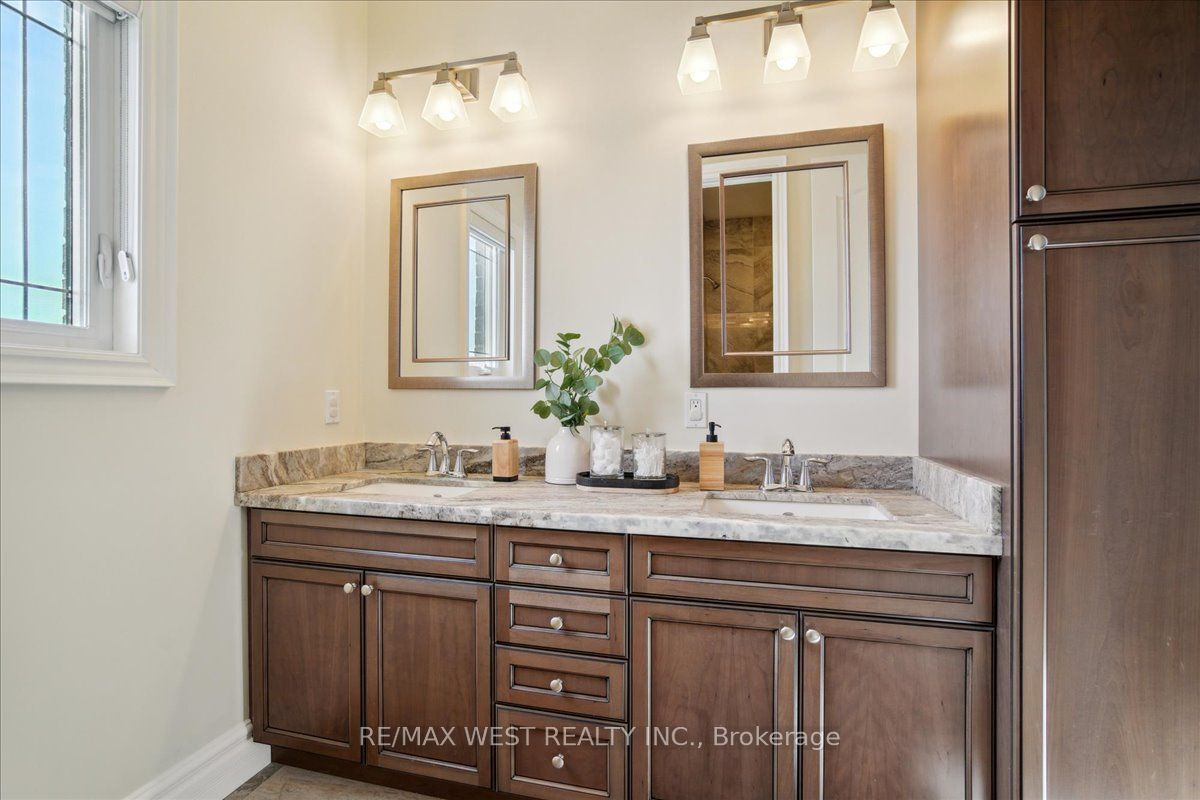 15 Monterey Crt Property Photo 26