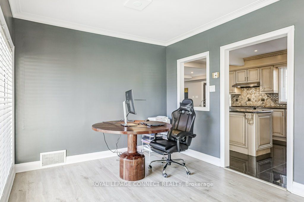 70 Dunstall Cres Property Photo 11