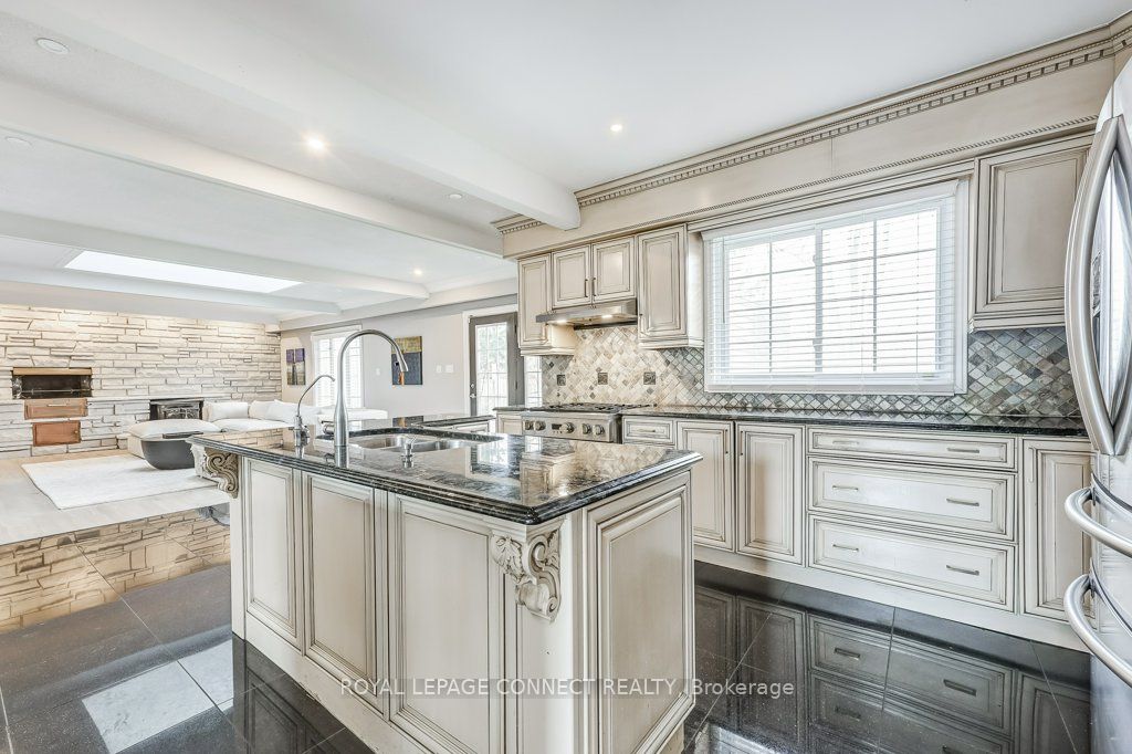 70 Dunstall Cres Property Photo 13