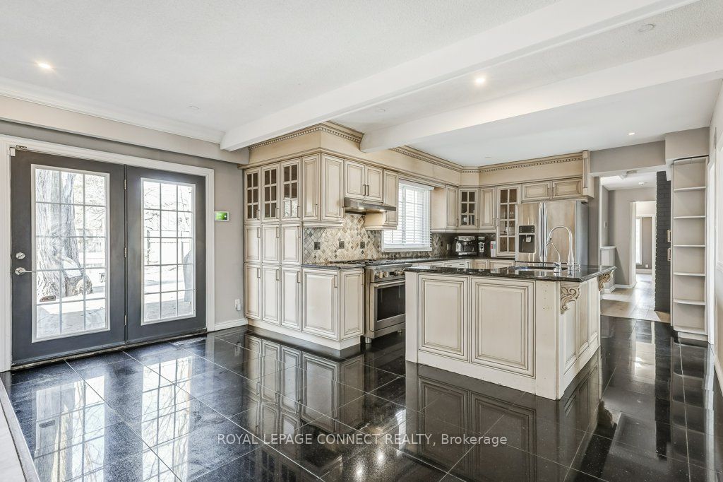 70 Dunstall Cres Property Photo 15