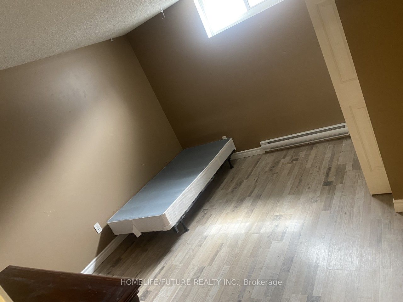 717 King St W Property Photo 5