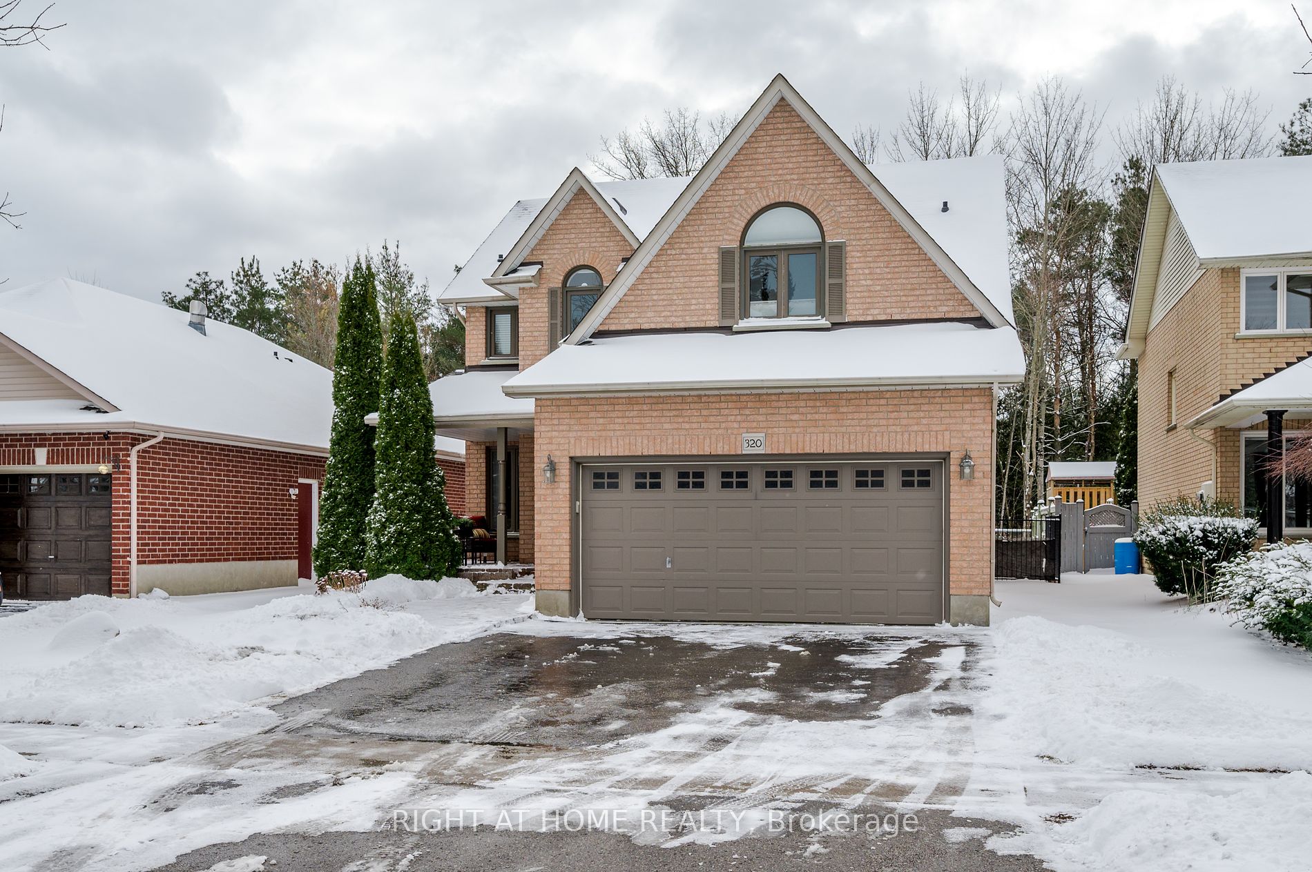 320 Ryerson Cres Property Photo 2