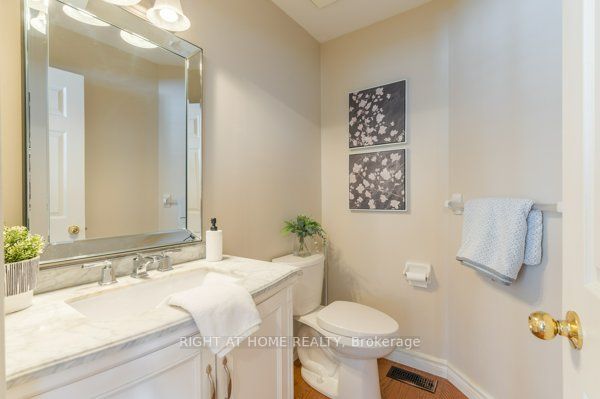 320 Ryerson Cres Property Photo 16