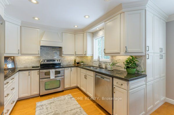 320 Ryerson Cres Property Photo 18